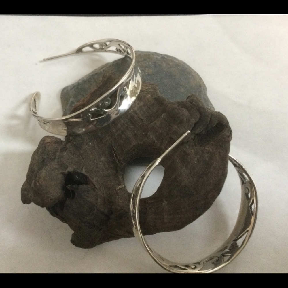 Janice Girardi,sterling silver, hoop earrings.